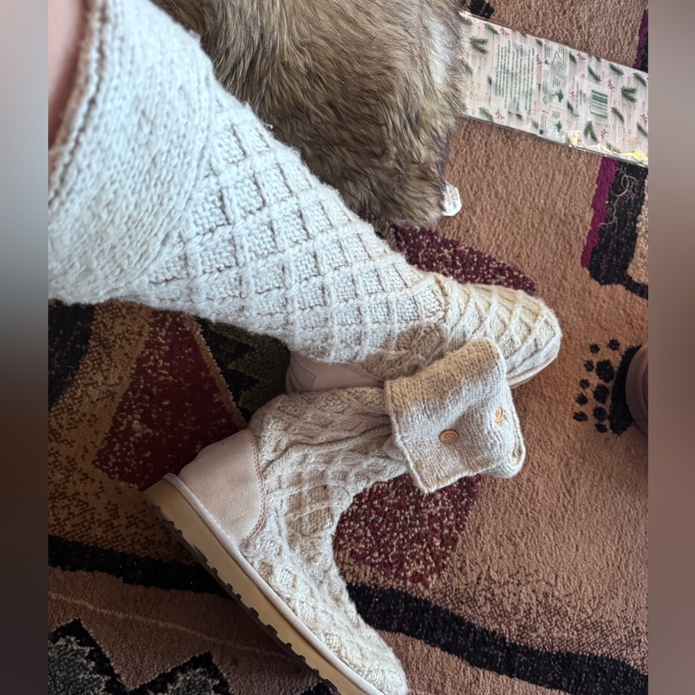 Ugg size 9 tan sweater boots